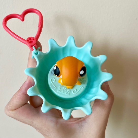 4 Piece Littlest Pet Shop (LPS) McDonald’s Toy Lot - Picture 8 of 9